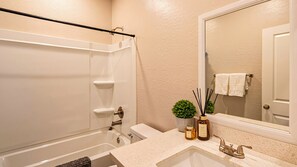 Luxury Apartment, Multiple Beds, Air conditioning | Bathroom - Luxury Stay 20mins to State Farm Stadium (Glendale)