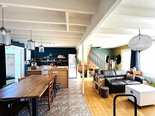 Belle maison 8 personnes jardin clos, proche des commodités, parking, wifi