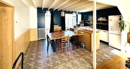 Belle maison 8 personnes jardin clos, proche des commodités, parking, wifi