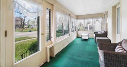 Cozy 2-bedroom house in gorgeous Van Wert with AC