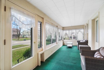 Cozy 2-bedroom house in gorgeous Van Wert with AC