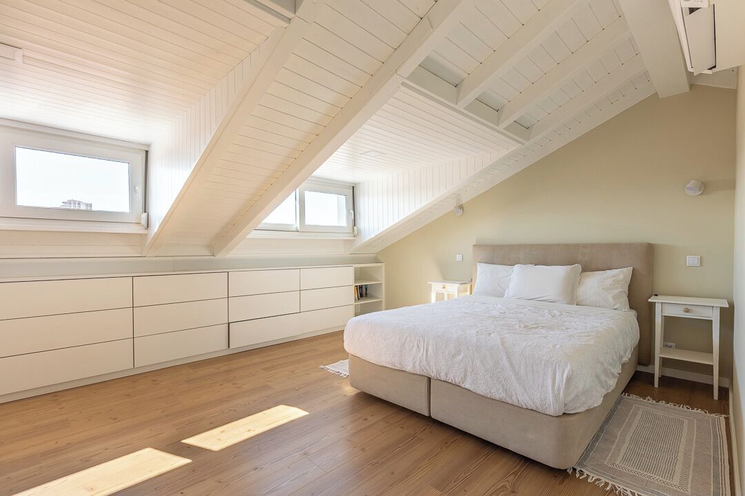 4 bedrooms, iron/ironing board, travel crib, WiFi (free)