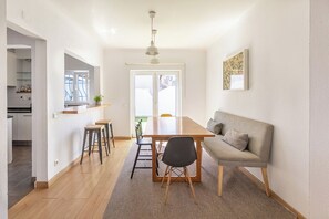 Dining - Casa do Limoeiro 4-bdr house in a quiet square, 10 min walk from Cascais center. (Cascais)
