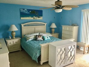 3 bedrooms, desk, free WiFi - "Your Beach Escape - Beach Block - 5 minute walk until you’re on the sand." (Brigantine)
