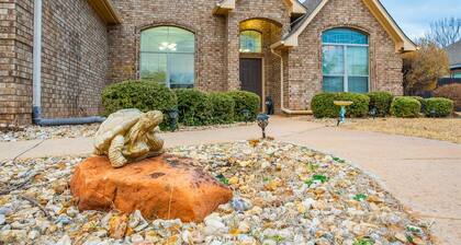 Hill Country | Spacious 4BR Retreat