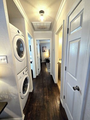 Interior - 2-bedroom 1-bath house with WiFi and Washer/Dryer in Borger TX (Borger)