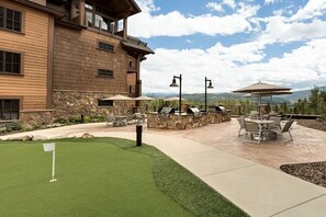Outdoor dining - Grand Lodge Peak 7 luxury 2 bedroom - Ski-in/out (Breckenridge)