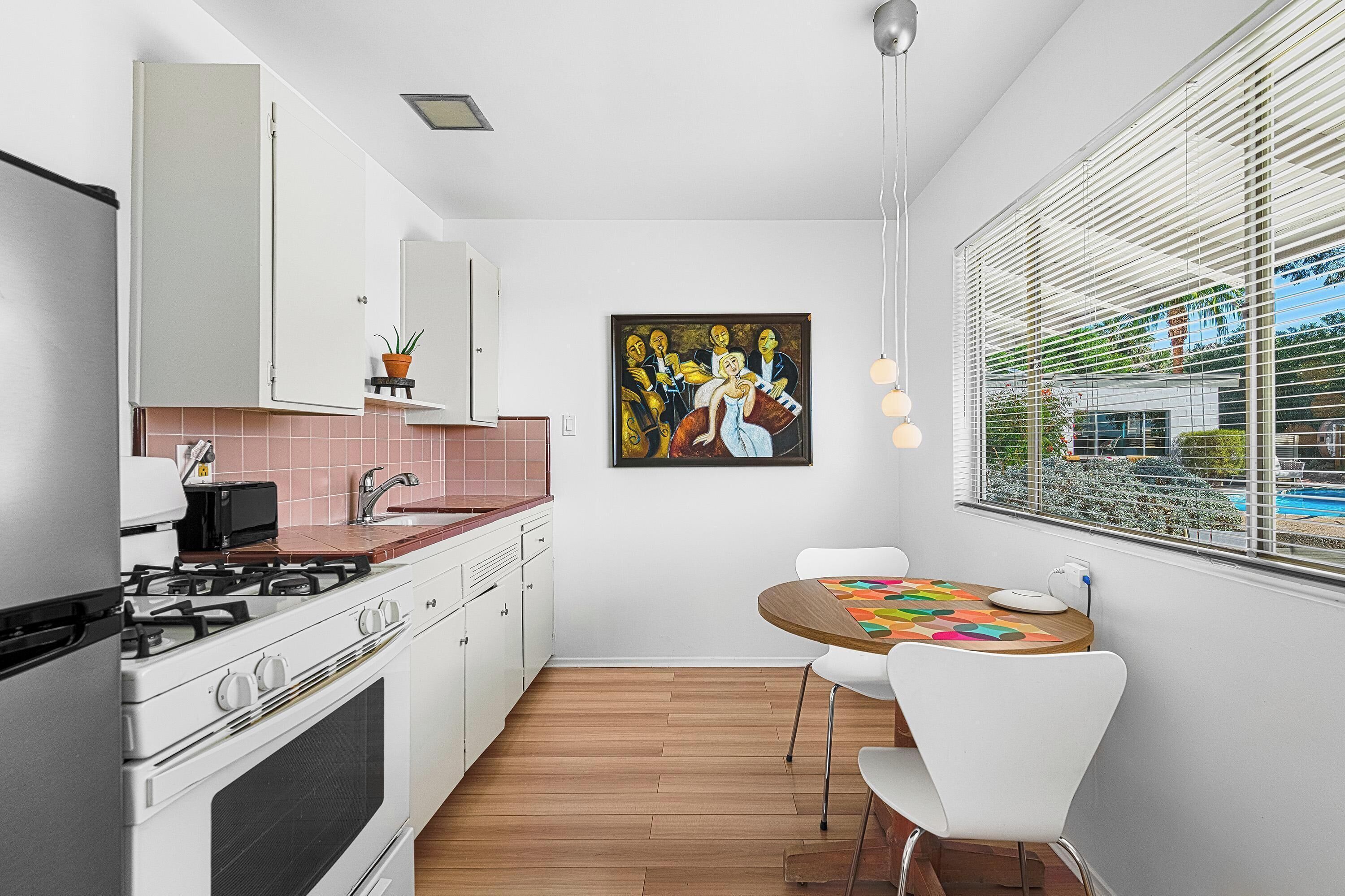 Deluxe-Studiosuite, Bergblick | Eigene Küche
