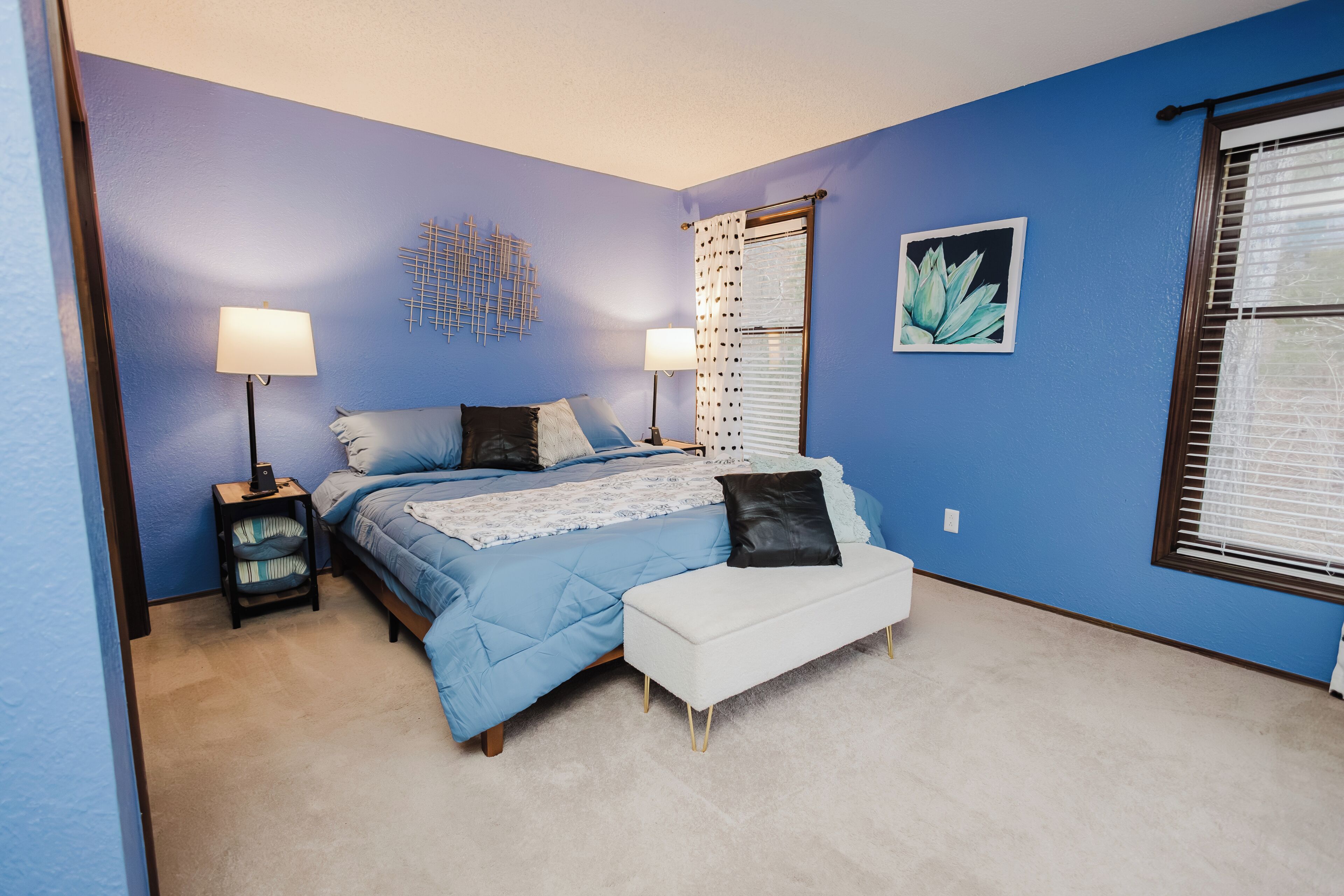 3 habitaciones, tabla de planchar con plancha, wifi y ropa de cama 