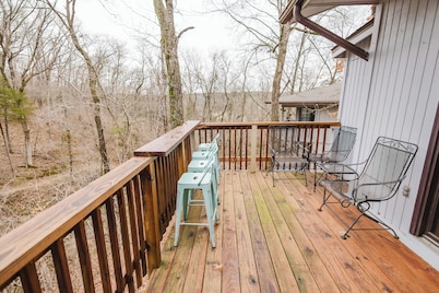 3 bedroom condo bella vista w/ trail access, 2 patios, and a 6 person hot tub