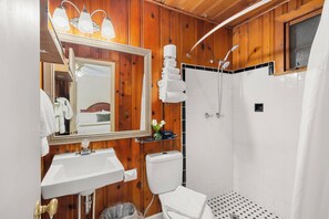 Hair dryer, towels, soap, toilet paper - Queen Hotel Rm 5 mins to Downtown Hendo/Flat Rock (Hendersonville)