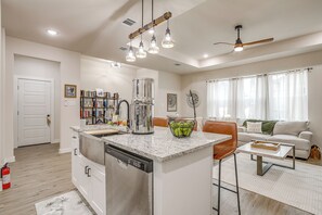 Interior - 3BR Granbury Retreat, King Suite, Gated Community with Amenities and Lake access (Granbury)