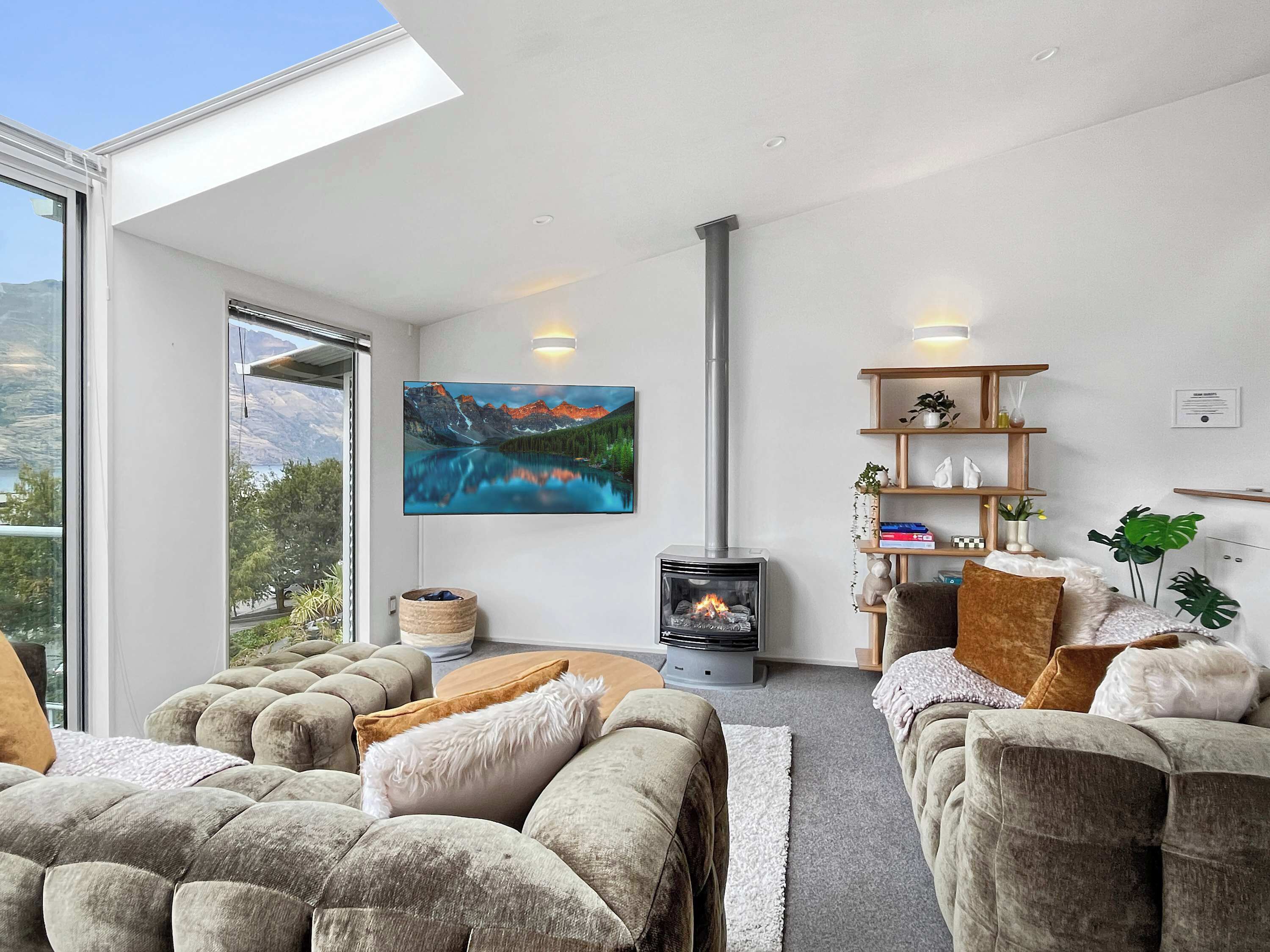 Stunning Lake & Alpine Views - Fernhill Retreat - Queenstown, New Zealand