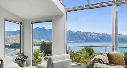 Stunning Lake Views + Spa | Fernhill Escape