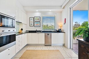 Fridge, stovetop, dishwasher, coffee/tea maker - Elegant Riverview 2BR on Hastings St (Noosa Heads)