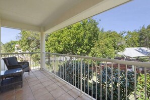 Property grounds - Elegant Noosa Retreat Private Pool & Prime Locale (Noosaville)