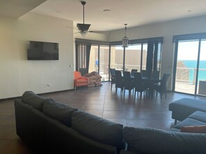 Smart TV - Spacious 3-bedroom penthouse condo in marvelous Puerto Peñasco. (Puerto Peñasco)