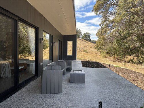 Stylish Bush Escape | 3BR Near Walking Trails