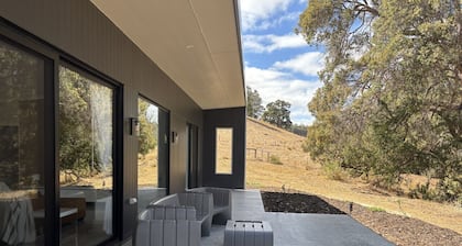 Stylish Bush Escape | 3BR Near Walking Trails