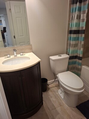 Hair dryer, towels, soap, toilet paper - 2 fully furnished  Cozy bedroom apartment (Calgary)