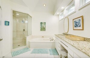 Shower, hair dryer, towels - Spacious 5BR Private Heated Pool & Pool Table Just Walk to Beach (Galveston)