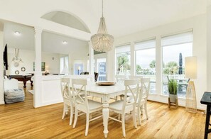 Dining - Spacious 5BR Private Heated Pool & Pool Table Just Walk to Beach (Galveston)