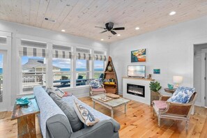 Smart TV, fireplace, books, stereo - Crystal Beach | 5BR | Ocean View + Fire Pit (Bolivar Peninsula)
