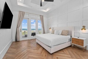 5 bedrooms, free WiFi, bed sheets - Beachfront + Hot Tub | Game Room + Pets | Sleep 18 (Galveston)