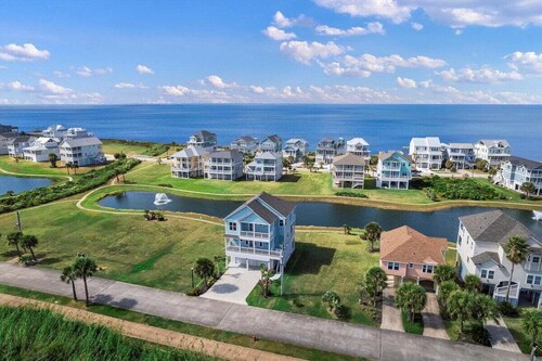 Community Pool + Hot Tub | Pointe West | Sleeps 14