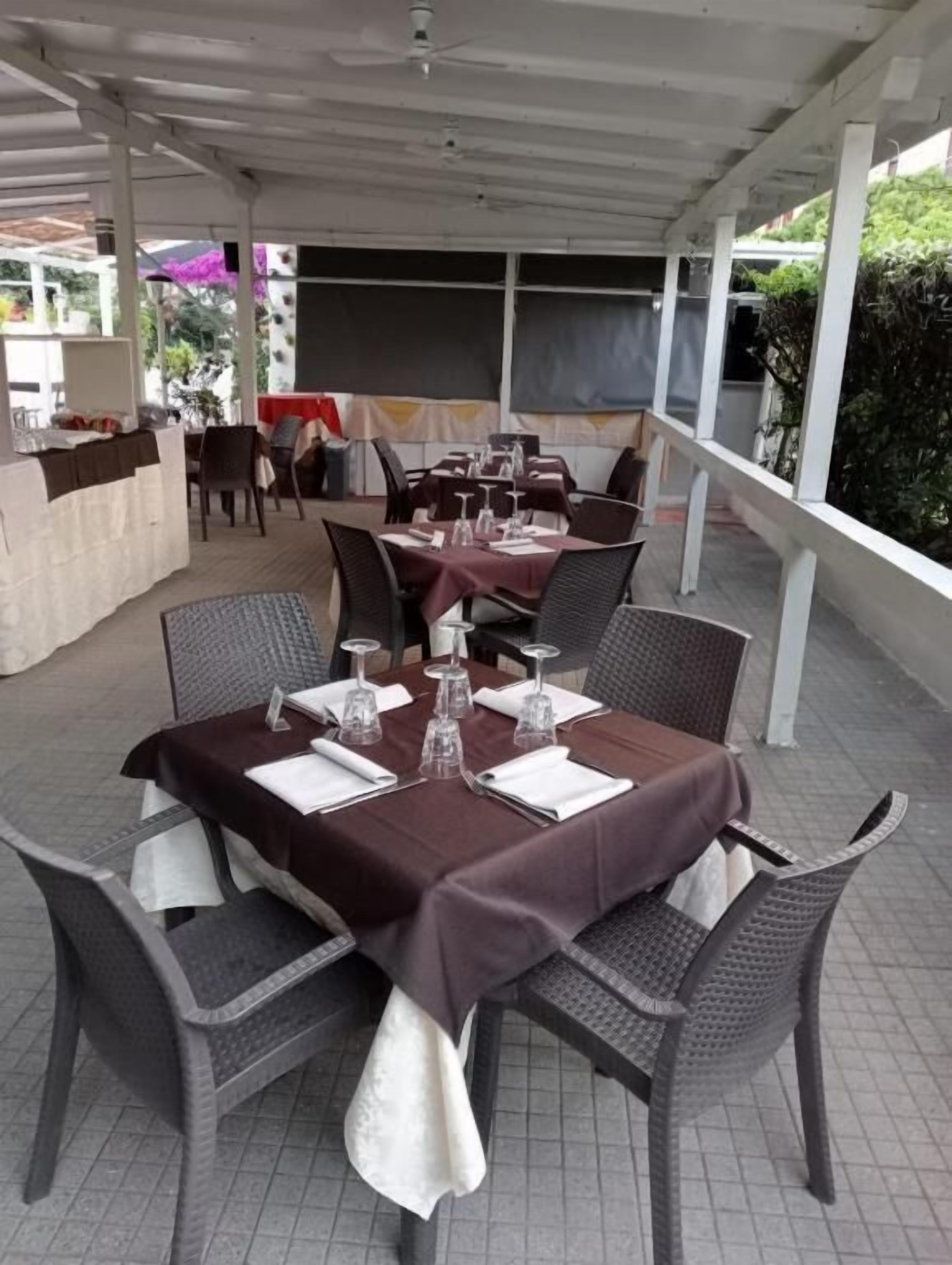 تناول الطعام بالخارج