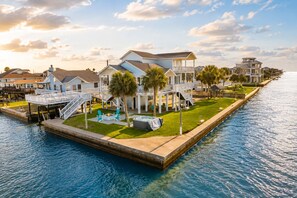 Exterior - Spacious 4BR Bayfront | Hot Tub | Fire Pit | Sleeps 14 (Galveston)