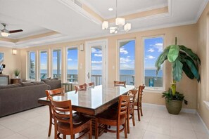 Dining - Spacious 4BR Bayfront | Hot Tub | Fire Pit | Sleeps 14 (Galveston)