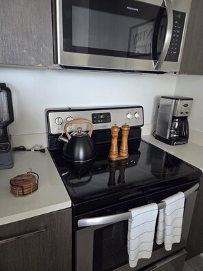 Private kitchen - Miami-Brickell Skyline Lux High Rise 2BR-2B -walking distance to KASEYA-BAYSIDE (Miami)