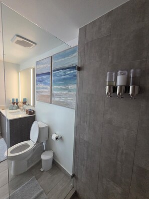Bathroom - Miami-Brickell Skyline Lux High Rise 2BR-2B -walking distance to KASEYA-BAYSIDE (Miami)