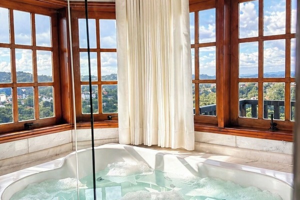 Premium Twin Room, Mountain View | Bathroom | Free toiletries, hair dryer, towels, soap