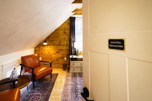 Suite, 1 King Bed, Private Bathroom | Interior - Green Trails Inn (Brookfield)