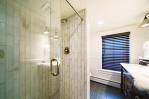 Bathroom - Green Trails Inn (Brookfield)