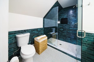 Suíte, 1 cama King, banheiro privativo | Banheiro