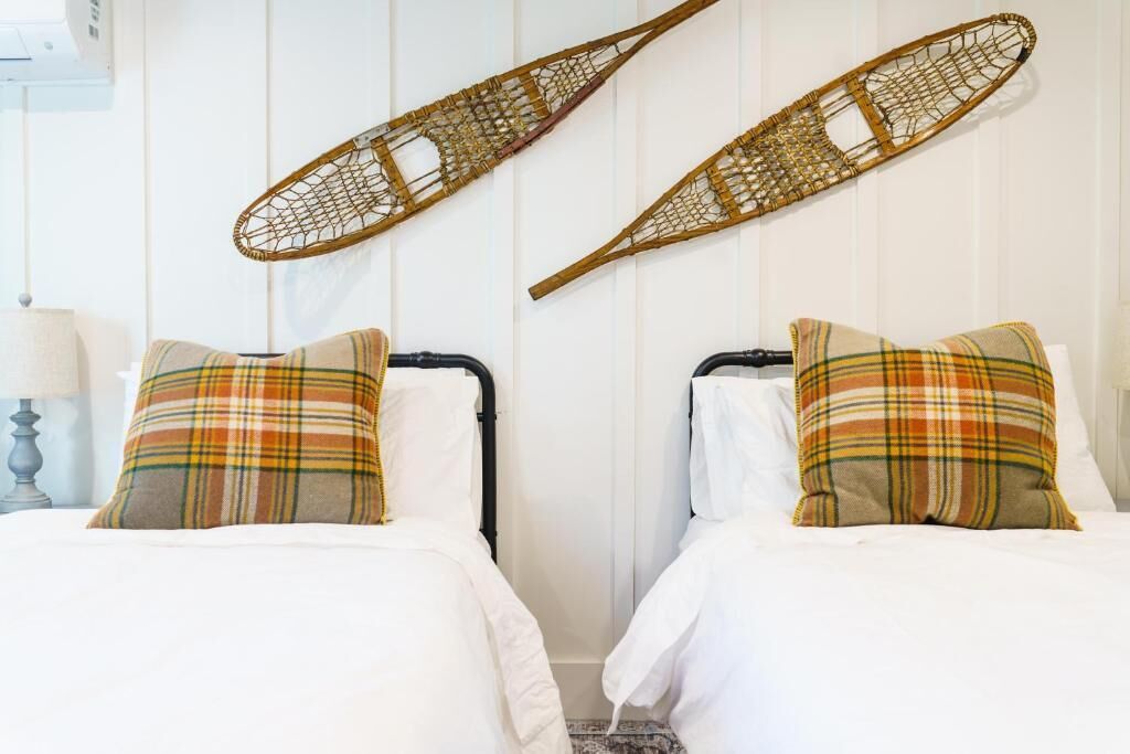 Standard Single Room, Multiple Beds, Shared Bathroom