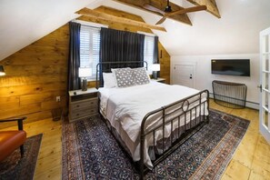 Suite, 1 King Bed, Private Bathroom - Green Trails Inn (Brookfield)