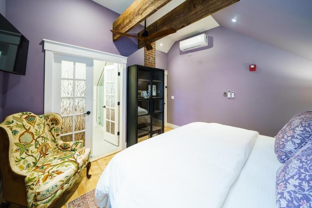 Premium Room, 1 King Bed, Private Bathroom