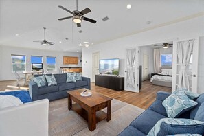 Smart TV, books - Beachfront | Wraparound Deck | Steps to Sand (Bolivar Peninsula)