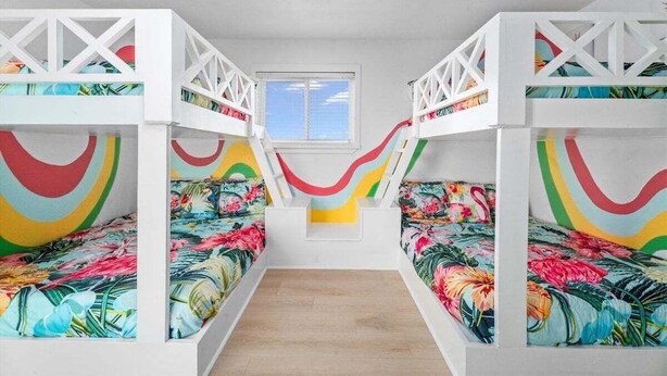3 Schlafzimmer, Schreibtisch, Bügeleisen/Bügelbrett, Reisekinderbett