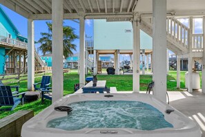 Terrace/patio - Walk to Beach with Expansive Deck & Hot Tub | Sleeps 12 (Port Bolivar)