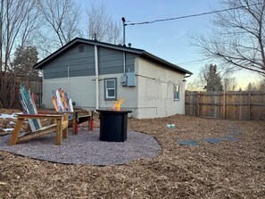 Property grounds - Green Haven: Smart Projector, Yard, & Fire Pit (Colorado Springs)