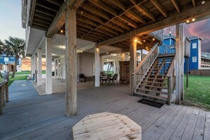 Terrace/patio - Beachview | Fire Pit | Cargo Lift | Pet-Friendly | Steps to Shore (Galveston)