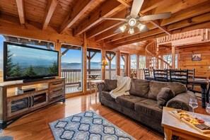 Smart TV, fireplace, video games, table football - Smoky Mountain Views | Hot Tub | Game Room | Sleeps 12 (Sevierville)