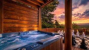 Outdoor spa tub - Luxury 12BR Lodge Sleeps 60 | Heated Pool + Pickleball Court + Sauna + Putt Putt (Sevierville)