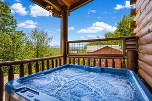 Outdoor spa tub - Sleeps 60! 12BR | Heated Pool + Pickleball Court + Sauna + Putt Putt (Sevierville)