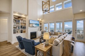 Smart TV, DVD player, books - Luxury 5BR Beachfront Home | Sleeps 14 | Community Pool (Galveston)